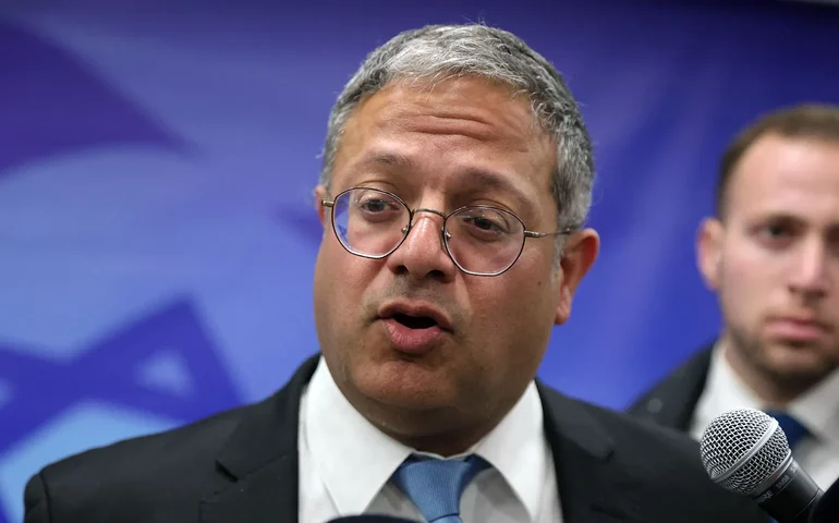 'Chute furado': Ministro rompe silêncio oficial com crítica a ataque de Israel ao Irã e é alvo de críticas