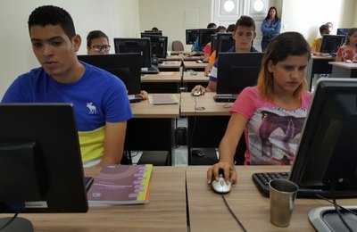 Juventude Empreendedora estabelece telecentro na Escola Legislativa da ALE