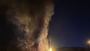 Tanques de óleo foram atingidos pelo incêndio