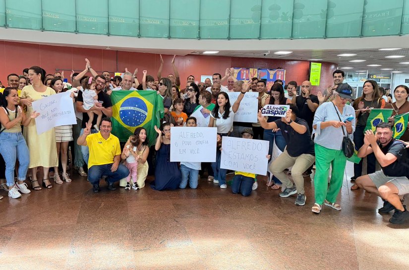 Alfredo Gaspar, relator da CPMI do INSS, é recebido em Alagoas com festa após conclusão dos trabalhos