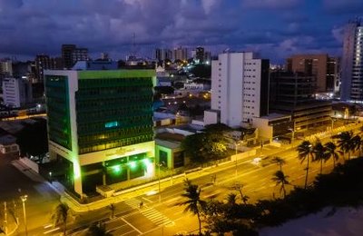  Abril Verde: TRT-AL recebe iluminação especial pela saúde e segurança no trabalho