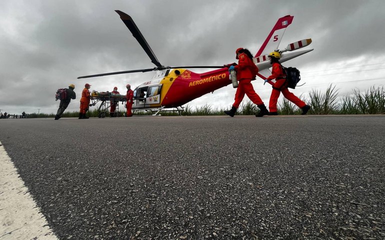 Departamento Estadual de Aviação resgata vítima presa às ferragens em colisão grave em Marechal Deodoro
