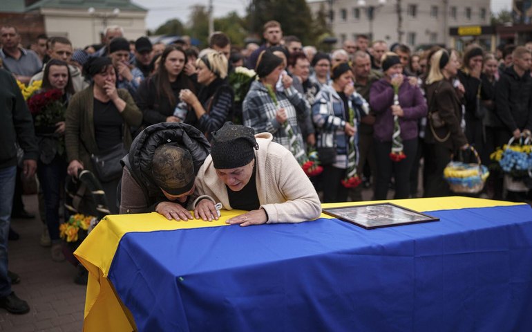 Ocidente usa Ucrânia para esgotar Rússia, mas isso será tragédia para ucranianos, diz professor