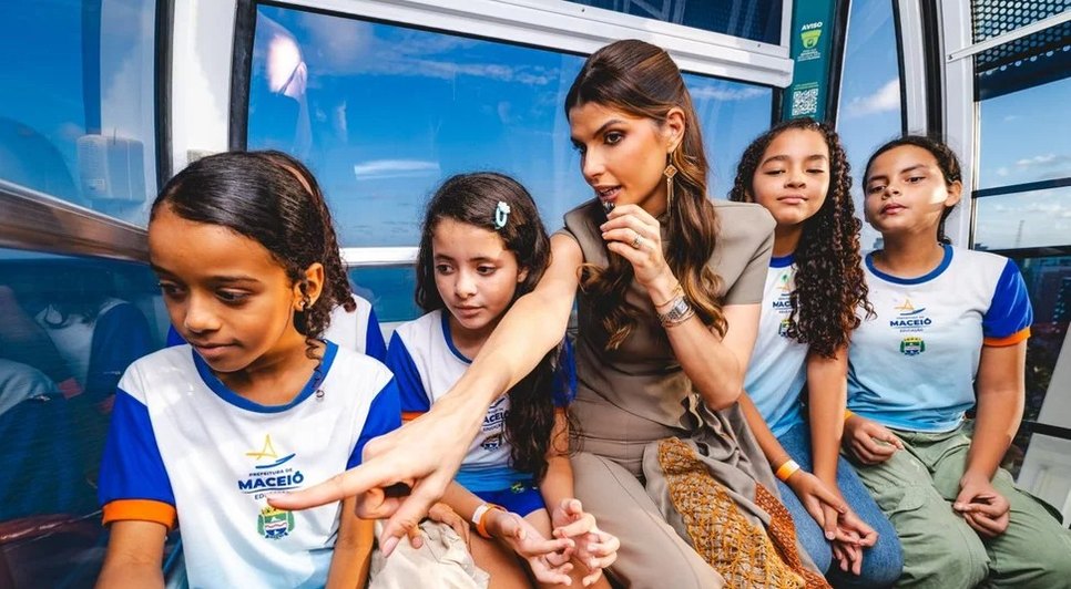 Marina Cândia leva alunos da rede municipal para passeio na Roda Gigante e cinema ao ar livre em Maceió - Foto: Assessoria