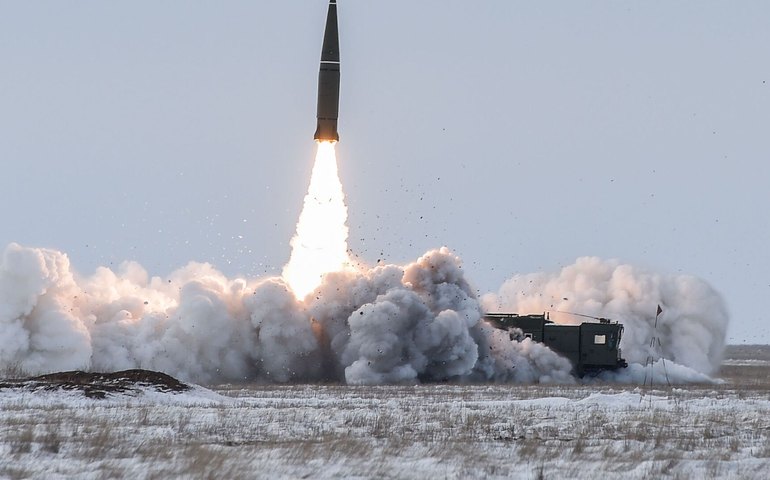 Modernização do sistema Iskander permitirá aumentar o alcance do míssil até 1.000 km, revela revista