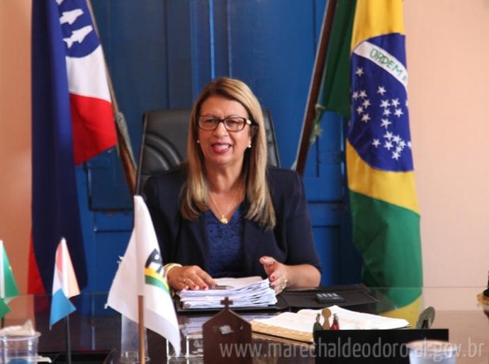 Iolanda despacha com equipe em seu primeiro dia como Prefeita em Marechal