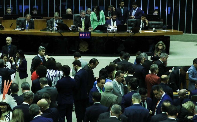 Câmara derruba novo DPVAT e limita bloqueio de emendas parlamentares no pacote de corte de gastos