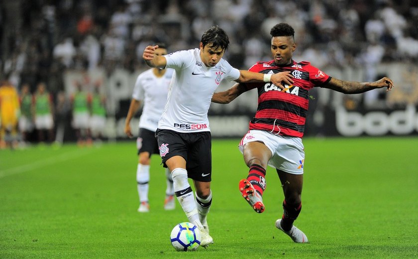 &#8216;Donos da TV&#8217;, Corinthians e Flamengo vivem situações financeiras opostas