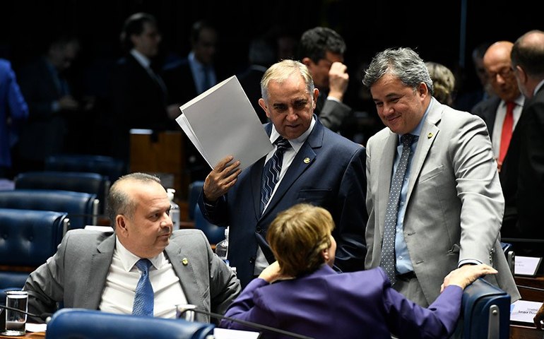 Vai à sanção projeto que evita queda brusca nos repasses do FPM
