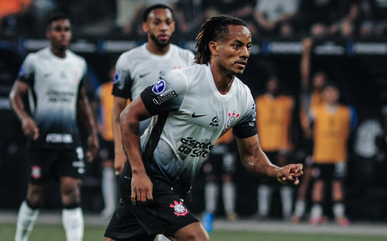 Corinthians anuncia a renovação de contrato com André Carrillo até a metade de 2026
