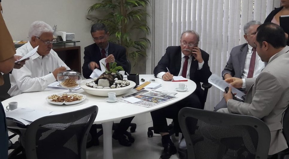 Reunião deputados e sindicalistas / Foto: Aldaci Souza