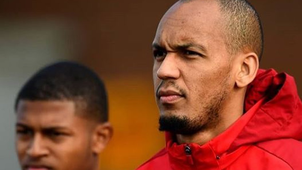 Casa do brasileiro Fabinho é assaltada durante festa do título do Liverpool
