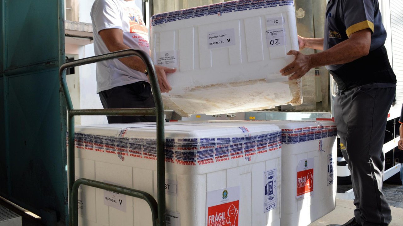 Alagoas recebe mais 114.160 novas doses de vacinas contra Covid-19 nesta terça (5)