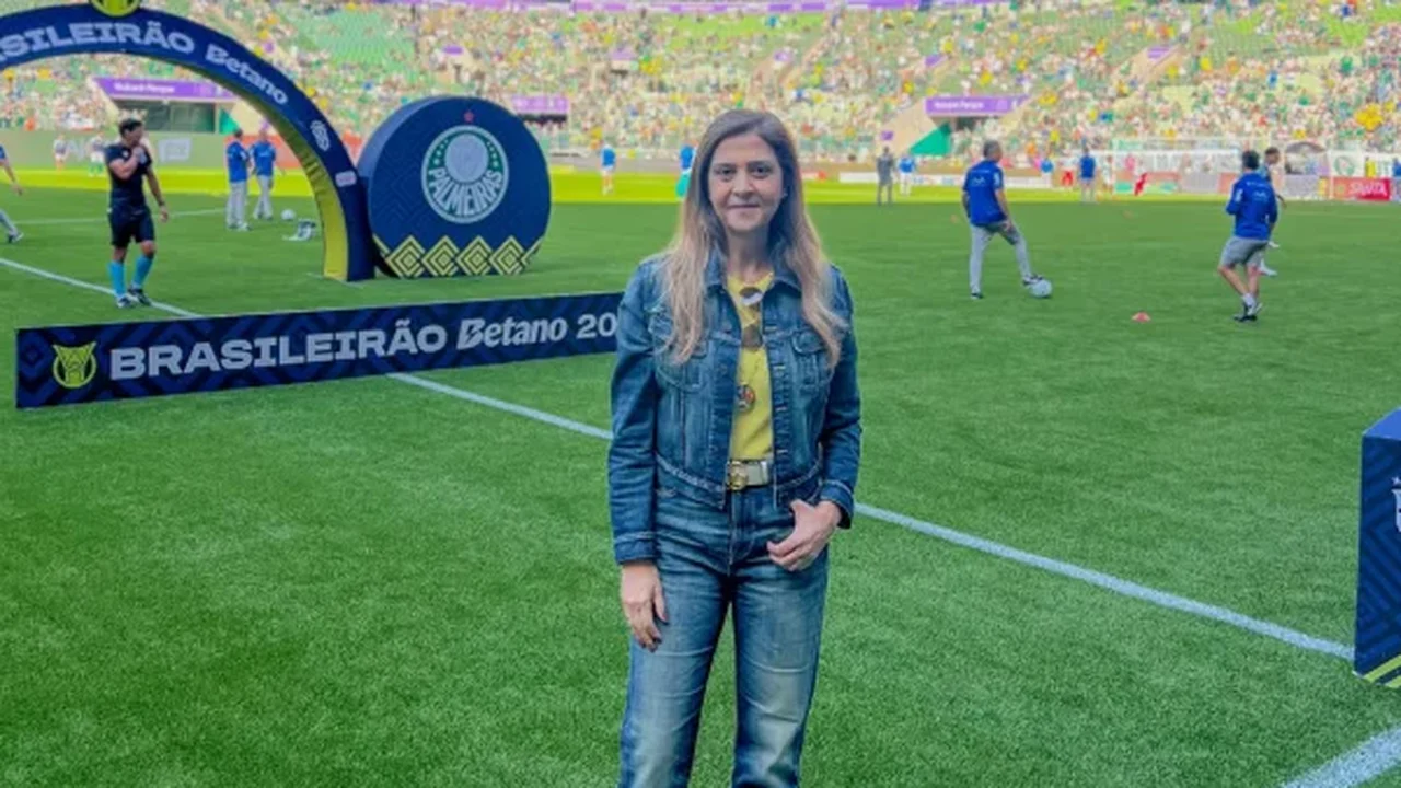 Leila tira foto com enteado e camisa do Vasco antes do jogo do Palmeiras