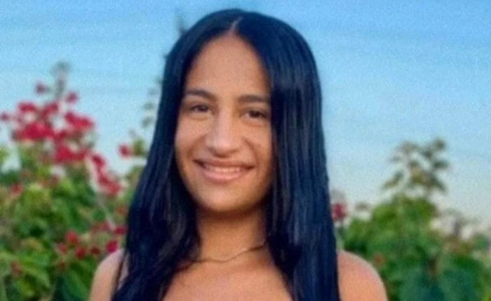 Karoline Roberto foi assassinada com golpes de faca aos 23 anos pelo companheiro Karoline Roberto foi assassinada com golpes de faca aos 23 anos pelo companheiro