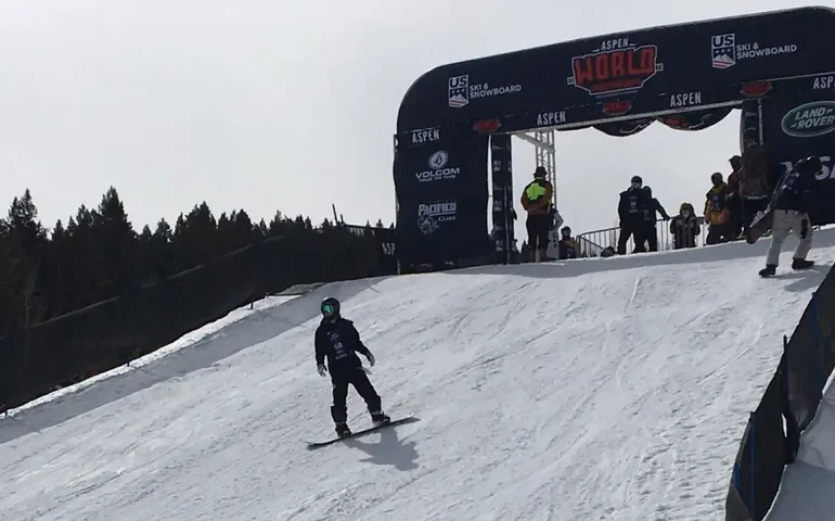 Atleta olímpica do snowboard morre, aos 26 anos, após avalanche em resort na Suíça