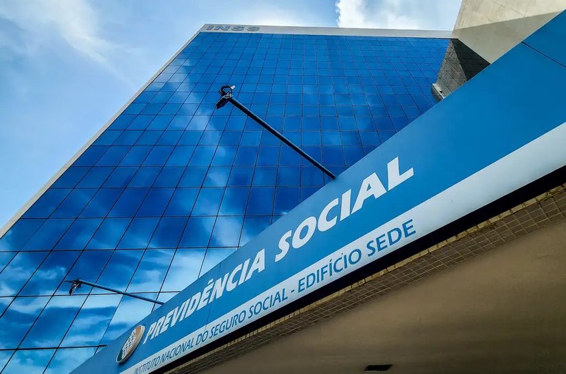 Mensagens falsas prometem ressarcimento de descontos a aposentados