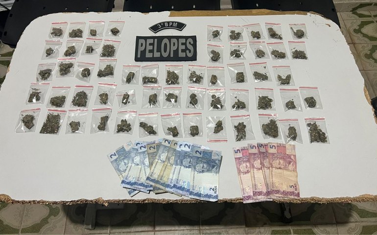 Ações da Polícia Militar levam à prisão de três suspeitos e apreensão de arma e drogas em Arapiraca