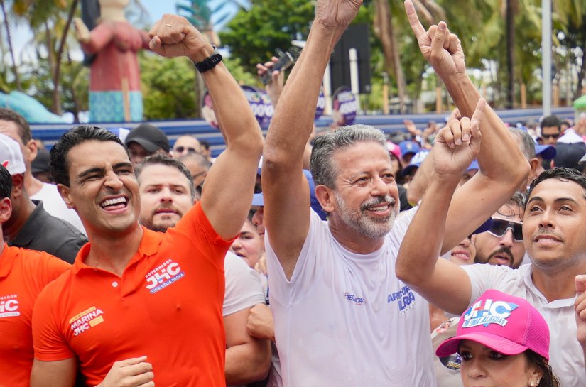 “Lira é diferenciado”: milhares celebram “Arthur, nosso senador” em Caminhada da Vitória com JHC e Marina no domingão da orla de Maceió