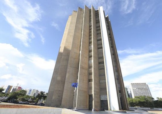 Temer afasta quatro vice-presidentes da Caixa por 15 dias