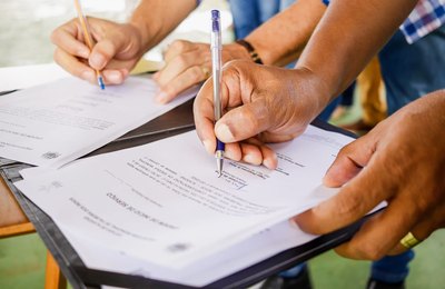 Prefeito Júlio Cezar assina Ordem de Serviço para retomada das obras da Escola Marinete Neves