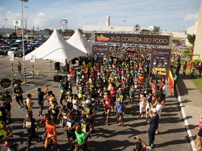Cerca de mil atletas celebram os 70 anos do CBMAL na XVII Corrida do Fogo