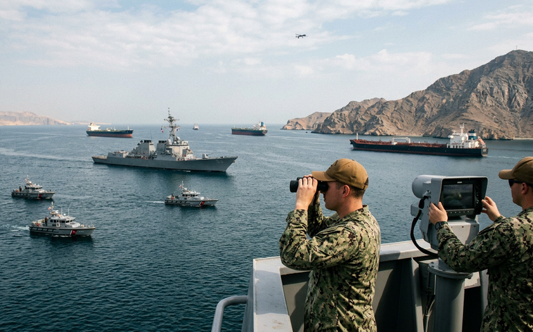 Trump afirma que Irã tem poucas opções e pede apoio no Estreito de Ormuz