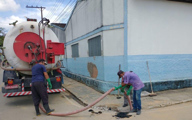 Limpeza das galerias de águas pluviais é intensificada em Branquinha