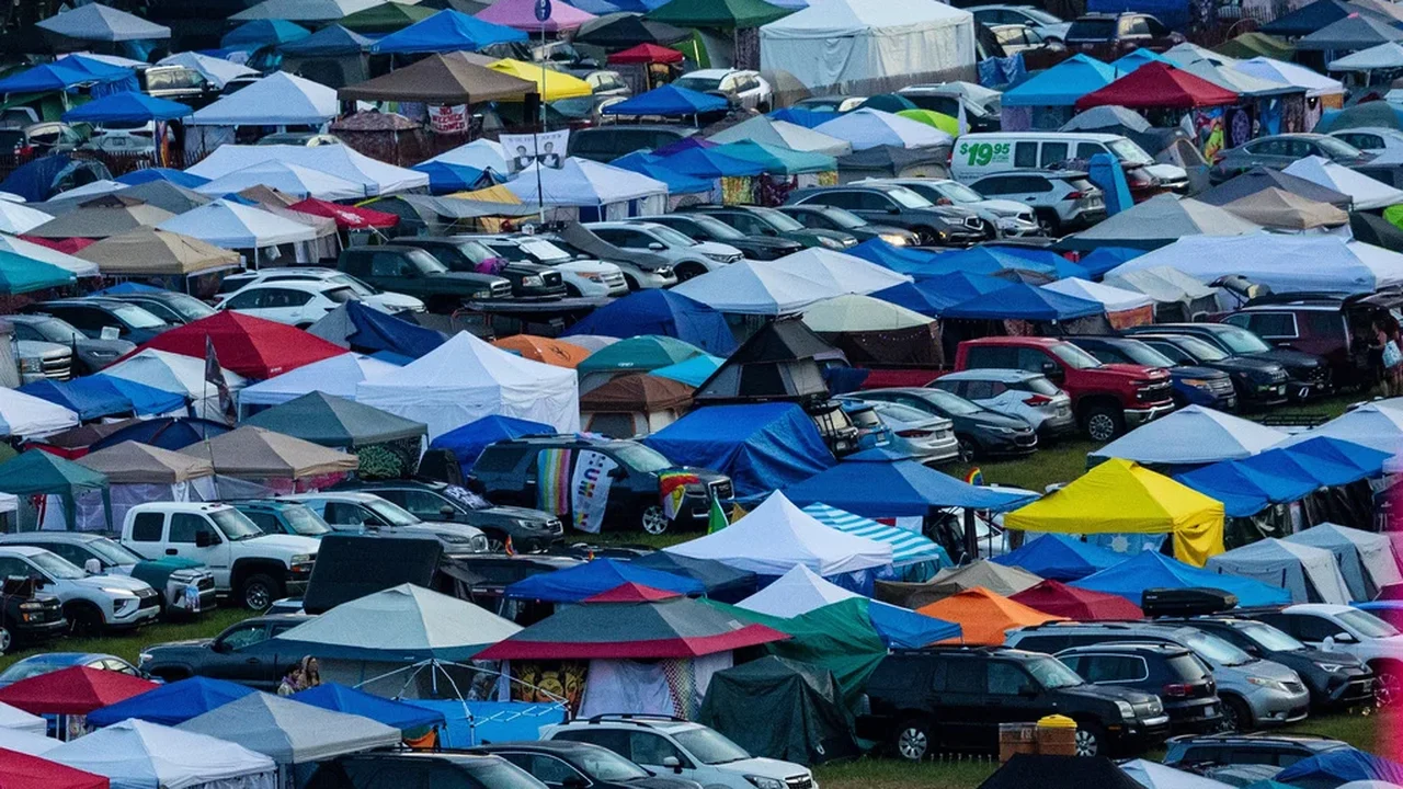 Bebê morto foi encontrado em um banheiro químico em um festival de música em Michigan.