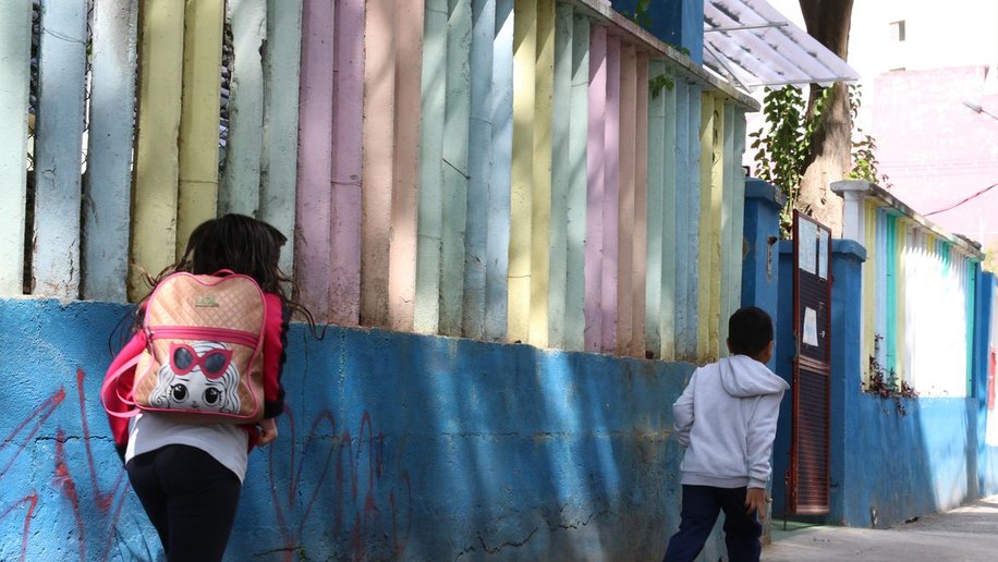 Volta às aulas: como lidar com dificuldade de alunos de acordar cedo