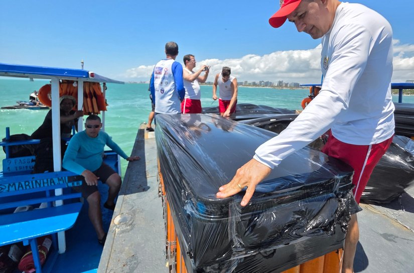 Balsas da queima de fogos de Maceió passam por vistoria