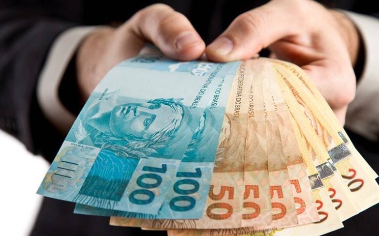 Mais de 85 mil servidores do Estado recebem o 13º nesta quinta-feira (15)