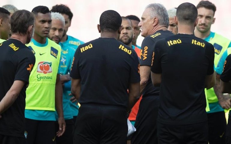 Seleção treina com Fred, Bruno Guimarães e Raphinha entre os titulares