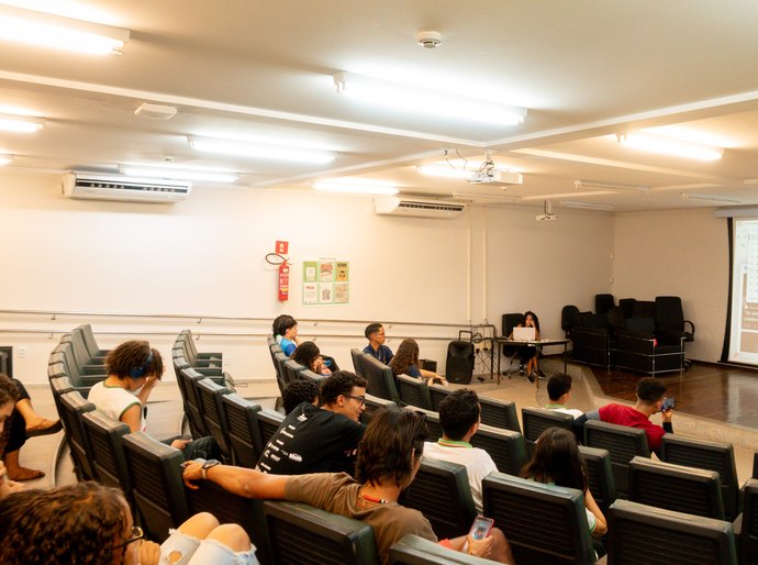 Oficinas do Cine Manguaba revelam novos talentos e jovens vivem descobertas no audiovisual