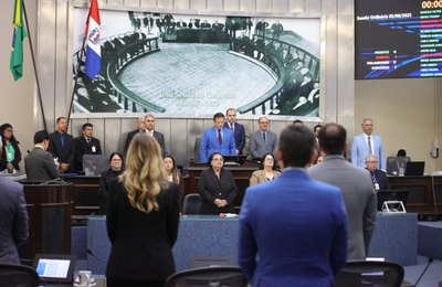 Parlamento da ALE realiza minuto de silêncio em memória de Marcelo Lima