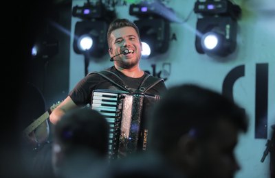 Luan Estilizado, Banda Cannibal e trio pé-de-serra animam São João da OAB Alagoas