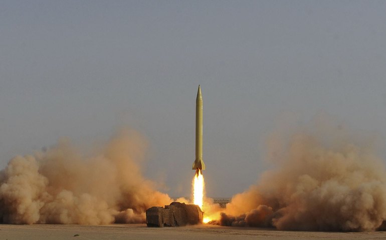 Estados do Golfo podem sofrer retaliação após ataque dos EUA e Israel ao Irã, alerta Scott Ritter