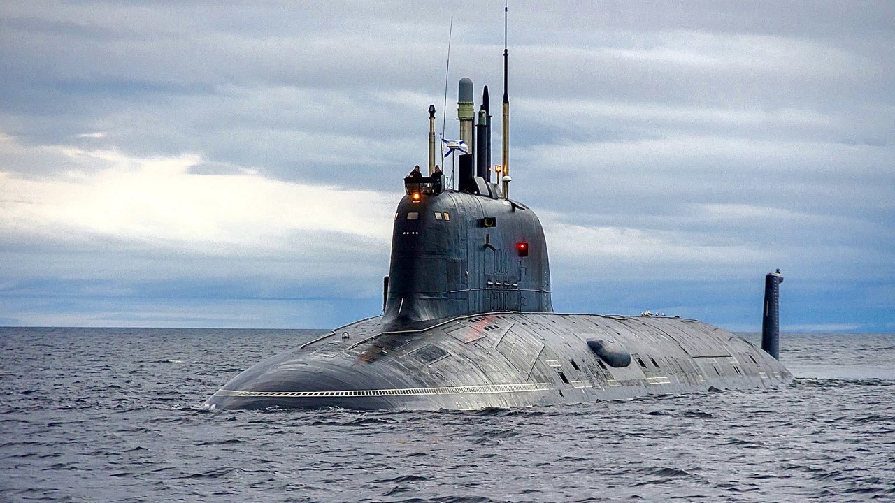 Navios de guerra russos com submarino nuclear chegam a Cuba