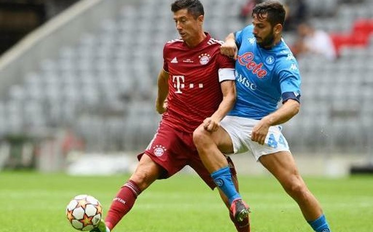 Diante de 10 mil alemães, Bayern perde do Napoli e fecha amistosos sem vitórias