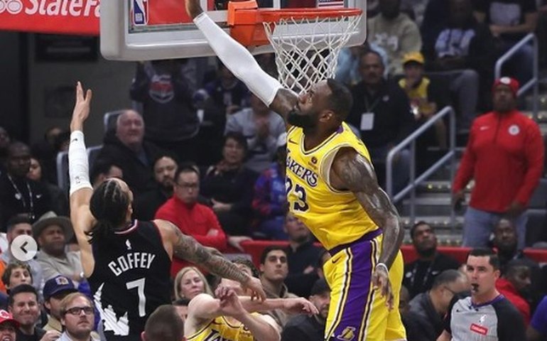 LeBron James chega a 40 mil pontos na NBA em derrota dos Lakers para os Nuggets