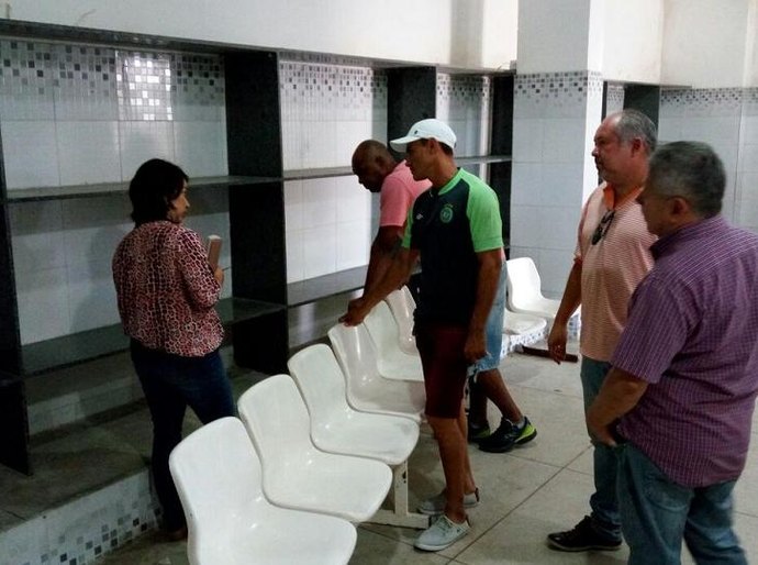 Diretoria da ASA visita o Fumeirão e faz análise de mudanças e pintura do estádio