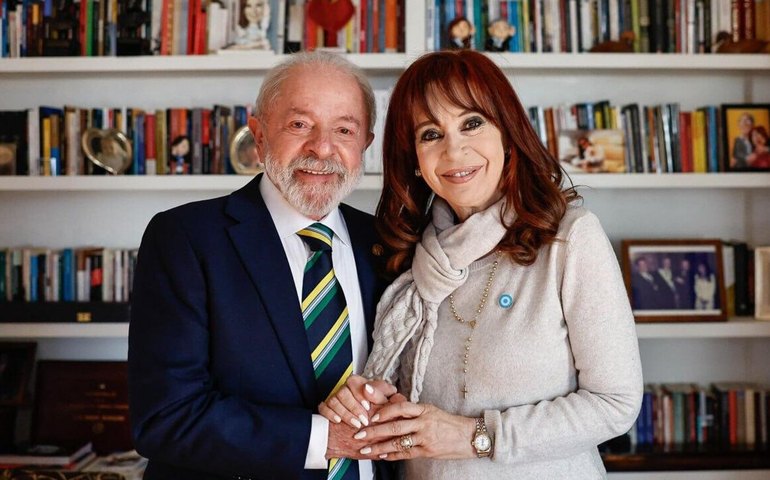 Após visita, Lula publica nota de solidariedade a Cristina Kirchner em suas redes