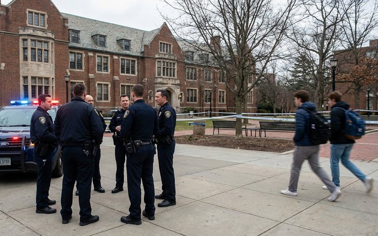 Polícia busca suspeitos após ataque a tiros na Universidade Brown