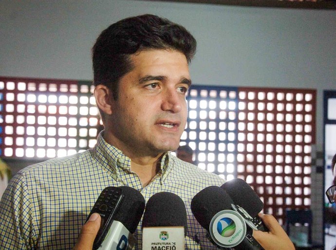 Nesta quinta: prefeito vistoria obras em residencial e na Eco Via Norte