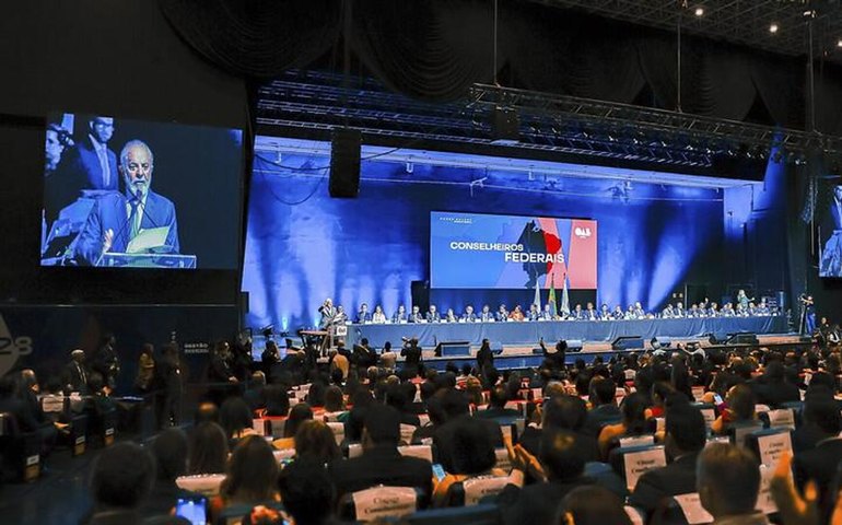 Lula: concentração de poder 'sem precedentes' na Internet demanda regulação do setor com urgência