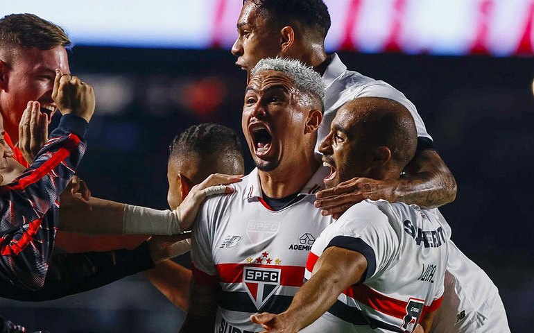 São Paulo espanta nova zebra diante do Criciúma e volta a ganhar apesar de falha de Jandrei
