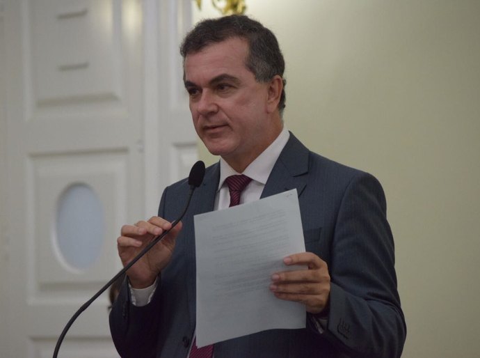 Medeiros critica instalação de novos redutores de velocidade pela Prefeitura de Maceió