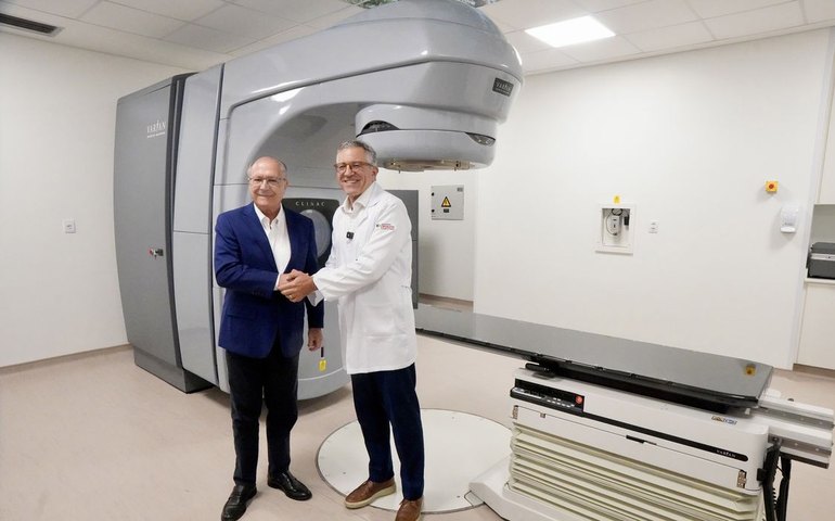Governo entrega aceleradores lineares para radioterapia para 5 estados
