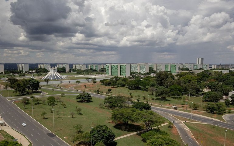 Lula sanciona lei que estrutura carreira e reajusta salários