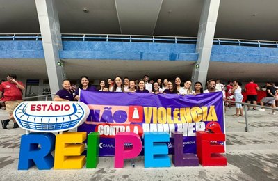 OAB/AL leva mensagem de combate à violência contra a mulher ao Rei Pelé